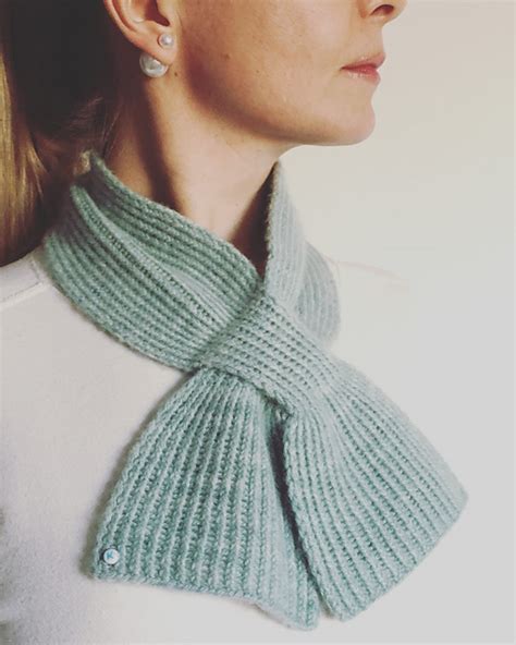 Ravelry: One Skein Keyhole Scarf pattern by Karin Fernandes