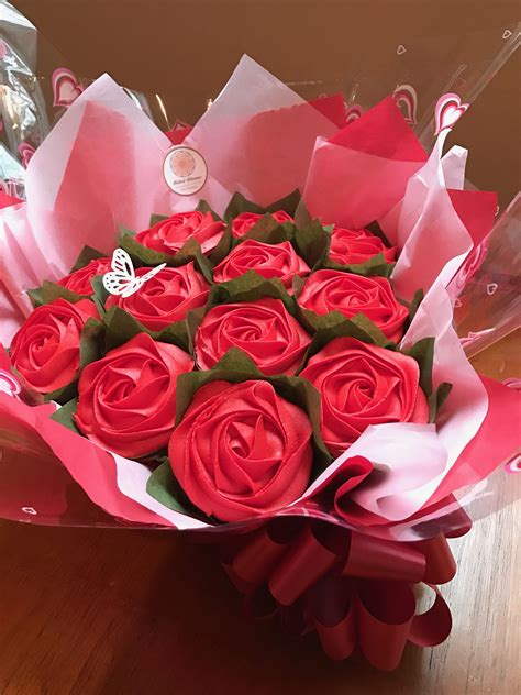 Dozen red roses cupcake bouquet for Valentine's Day www.bakedblooms.com ...