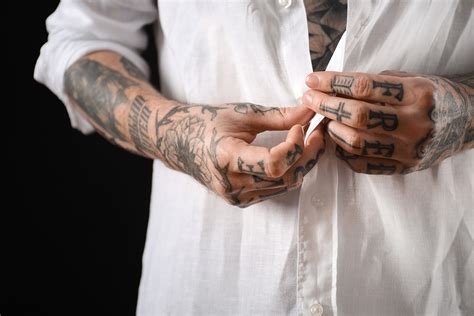 Discover 53+ wrist hand tattoos for men best - in.cdgdbentre