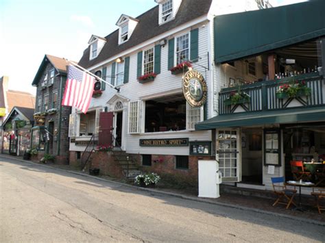 Newport Rhode Island Restaurants... Dine on the Waterfront in Style