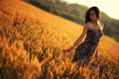 Wallpaper : sunlight, women outdoors, model, sunset, nature, field ...