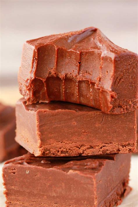 5-Minute Vegan Microwave Chocolate Fudge - Loving It Vegan