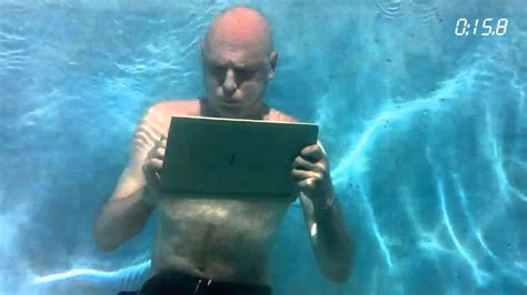 Man Breaks Guinness World Record for Holding his Breath Underwater ...