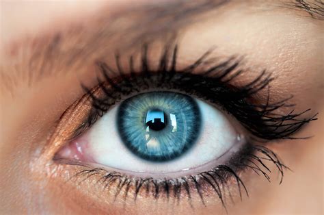 10 Great Reasons to Try Colored Contact Lenses | PerfectLensWorld