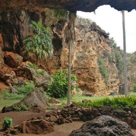 Makauwahi Cave - Trail in Koloa