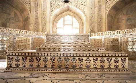 Los interiores del Taj Mahal