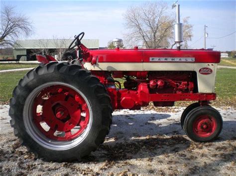 Farmall 560 row crop Tractor for sale