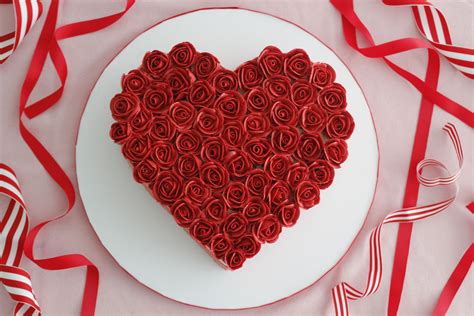 Heart-Shaped Cake with Buttercream Roses (Valentine's Day Recipe ...