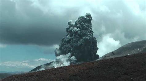 Mt. Tongariro eruption november 2012 - YouTube