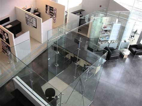 6 Reasons Why Glass Office Cubicles Are Superior to Traditional Designs