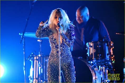 Lady Gaga Performs 'Shallow' Live at Grammys 2019 (Video): Photo ...