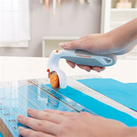 Fiskars Adjustable Three-position Rotary Cutter (45 mm) - Walmart.com ...