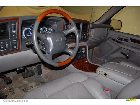 2002 Cadillac Escalade EXT AWD interior Photo #46051480 | GTCarLot.com