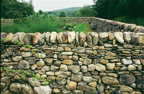 How To Build A Retaining Wall With Stone And Mortar