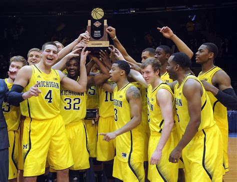 Michigan basketball moves up to No. 3 in AP Top 25 for the first time ...