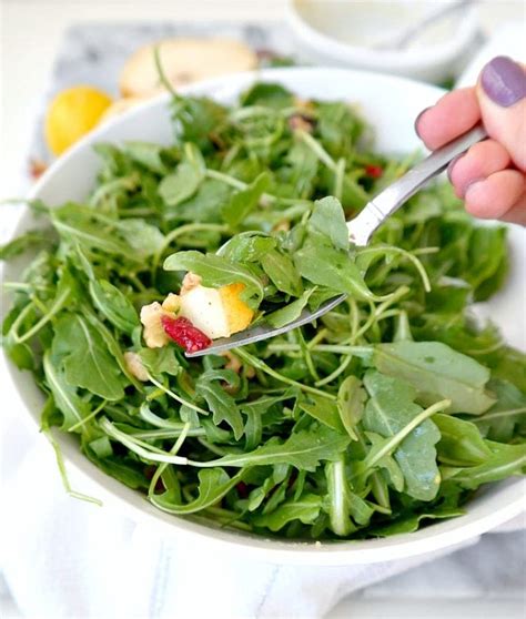 Arugula, Pear and Walnut Salad - The Glowing Fridge