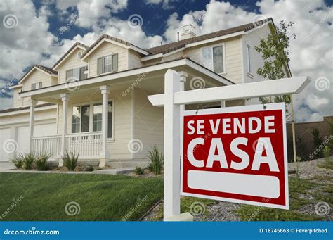 Se Vende Casa Spanish Real Estate Sign and House Stock Image - Image of ...