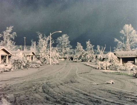 Haunting Photographs From the Aftermath of the 1991 Eruption of Mount ...