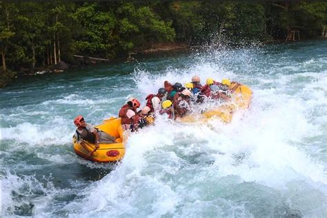 Rafting on wild tides of Ganga River at Rishikesh | Local tour guides ...