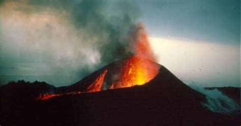 Scientists rushed in to monitor earthquakes under Canary Islands ...