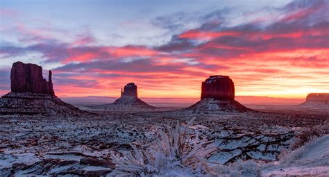 Stunning Sunset: Monument Valley 4K Ultra HD Wallpaper