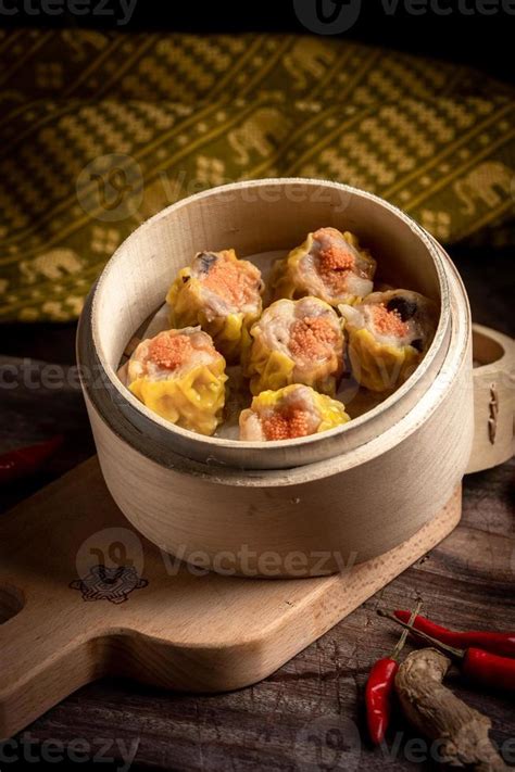 Traditional Hong Kong dim sum is a very delicious. 21626974 Stock Photo ...