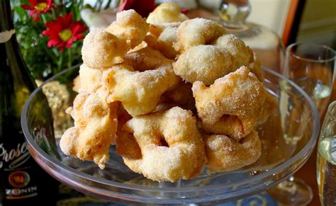 Frittelle: Traditional Italian Christmas Eve Doughnuts