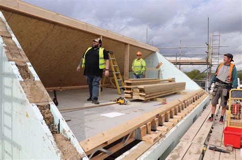 Build It Education House: Installing the SIPs Roof - Build It