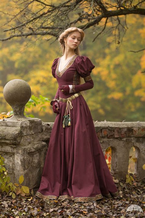 Robe style médiéval « Princesse Perdue » | Medieval dress, Fantasy ...