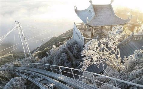 [Photos] Snow Blankets Mount Fansipan During Winter Freeze - Saigoneer