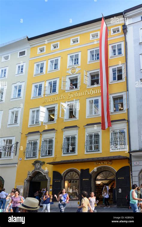 Mozarts birthplace in the getreidegasse 9 hi-res stock photography and ...