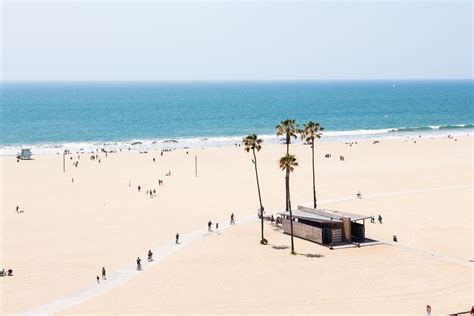 A Complete Guide to Los Angeles' Santa Monica Beach