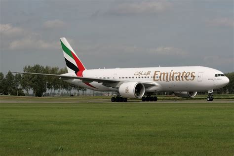 Emirates Fleet Boeing 777-200LR Details and Pictures