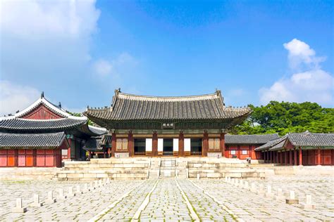 Seoul Attractions: 5 Places to See On A Tour of South Korea's Capital