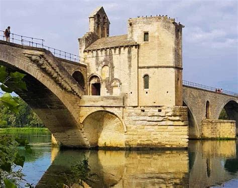 Pont d'Avignon – the Legend of the Broken Bridge of Avignon