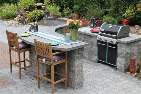 Outdoor Kitchen And Bar Ideas