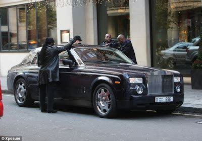 50 Cent breaks into own Rolls Royce while filming movie in London ...