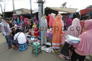 pedagang kaki lima di tanah abang jakarta - DATATEMPO