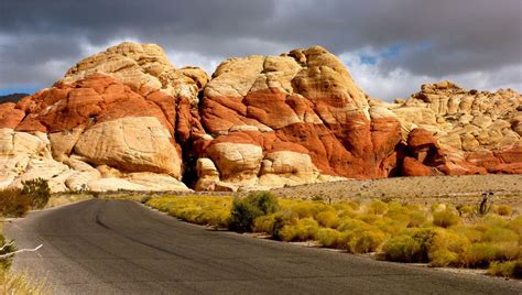 Rock Climbing in The Red Rock Canyon, Las Vegas - Traveldigg.com