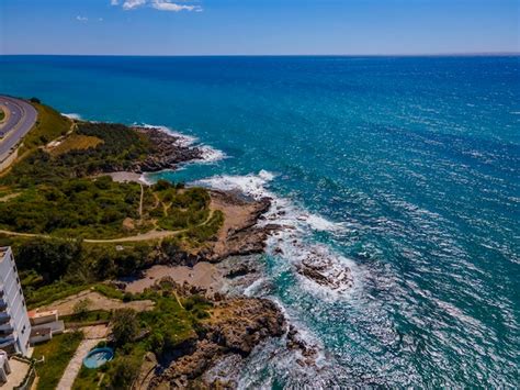 Premium Photo | Aerial view of the ocean and the beach