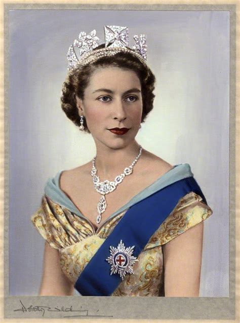 30 of Our Favorite Portraits of Queen Elizabeth II to Celebrate Her 63 ...