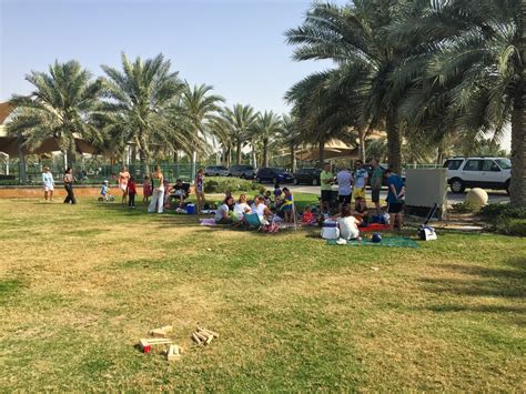 Life in Abu Dhabi: Picnic in the park