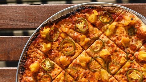 The Best Ways to Eat Pineapple on Pizza