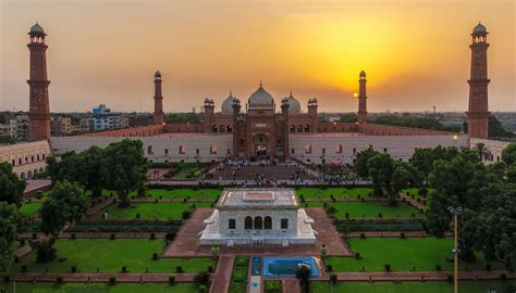 Badshahi Mosque Lahore - Trango Tours