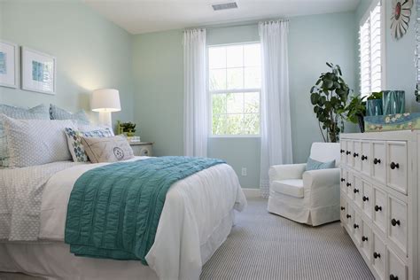 Green Bedroom Photos and Decorating Tips