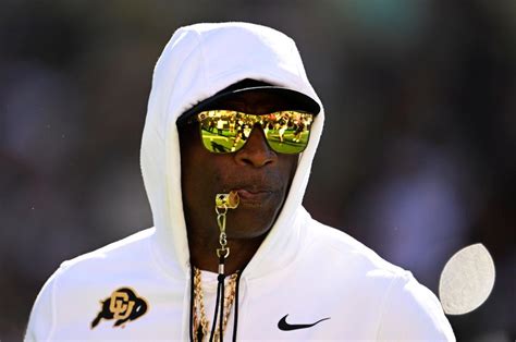 Deion Sanders gifts all players with sunglasses before CSU game