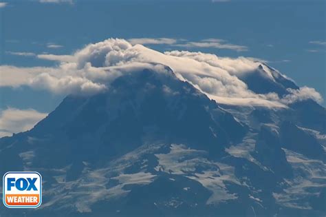 Mount Rainier cloud formation sparks panic that volcano will erupt