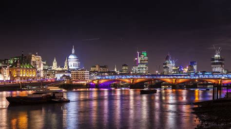 Blackfriars Bridge, St Paul's Cathedral,... | Stock Video | Pond5 ...