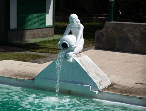 Swimming Pool Fountain Statues | Backyard Design Ideas