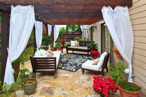 Curtain Call: The Guide to Pergola Curtains